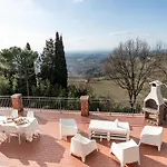Boccaccio With Livable Terrace And View דירה מוטספרטולי
