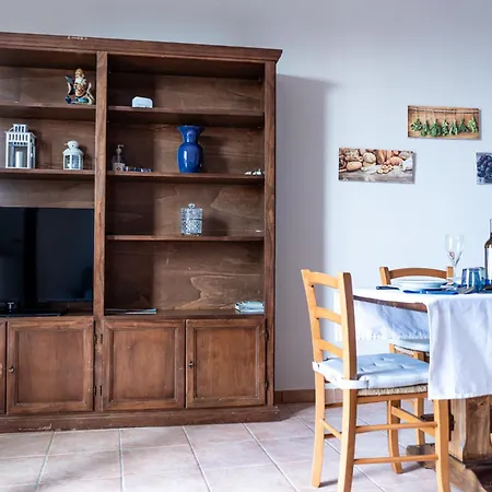 Boccaccio With Livable Terrace And View דירה *
